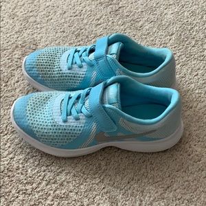 Nike girl’s shoes size 1.5